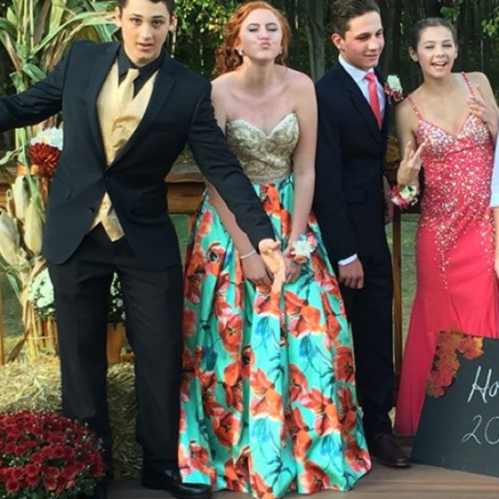 PROM DRESS - Picture 2 of 2